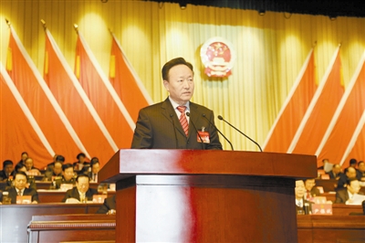 市人大常委会主任宋效忠作工作报告